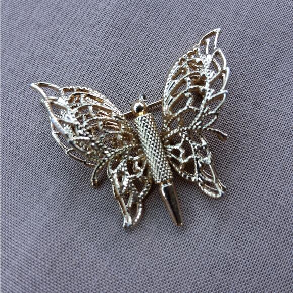 Vintage Monet Gold Tone Butterfly with Double Filigree Wings Pin Brooch - Picture 1 of 5
